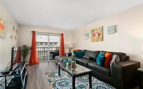 2 Bedroom 2 Bath With Patio On 11Th Collins Ave